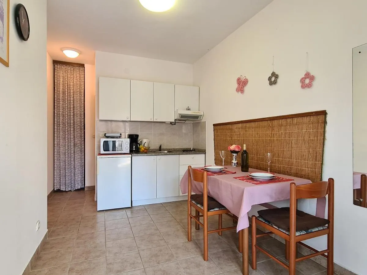 Apartments Ruzica 743 Pomer